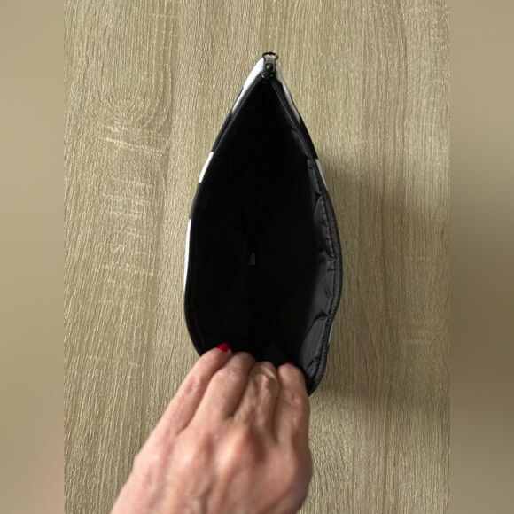 NWOT … Spotted Cosmetic / Makeup Bag - Picture 8 of 8